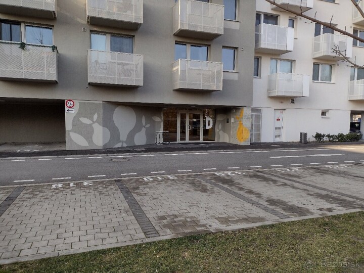 Parkovacie miesto na predaj v Ovocných sadoch