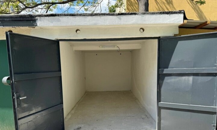 Predaj garáže s prídavným priestorom na Jesennej ulici v Starom meste