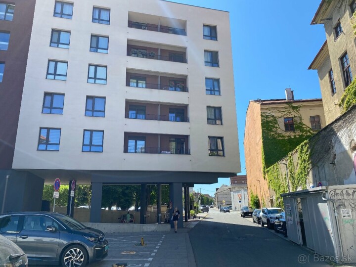 Krytá parkovacia plocha na prenájom v historickom centre Košíc