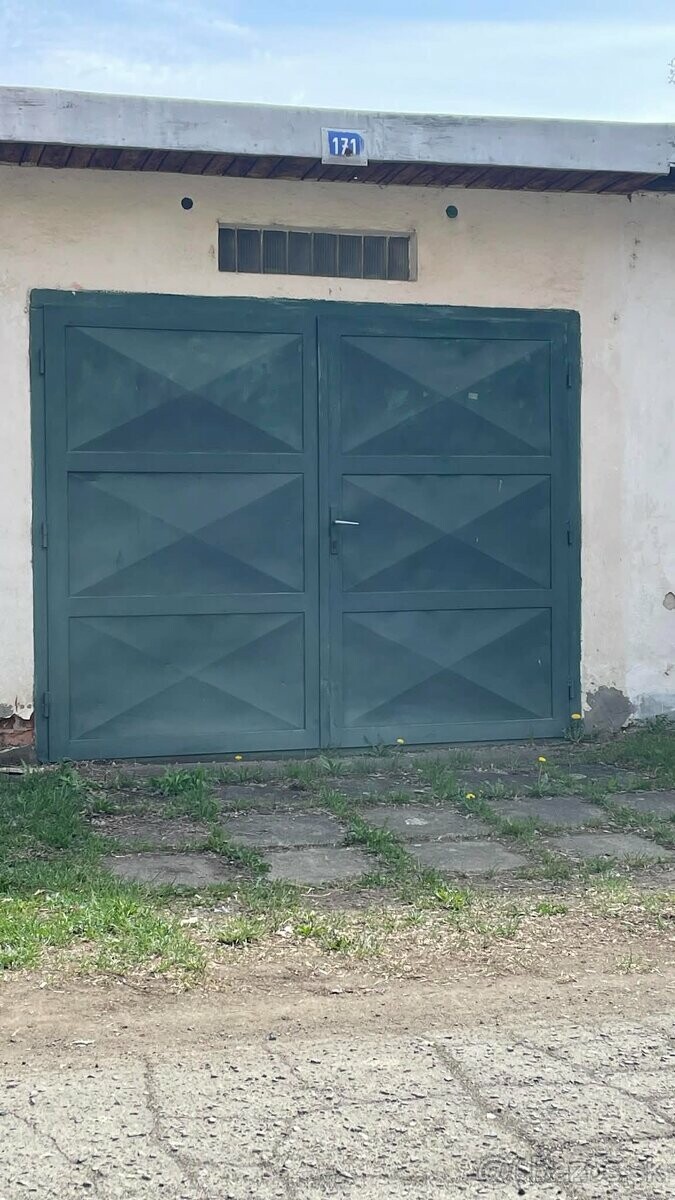 Tehlová garáž s elektrinou na predaj v Sabinove