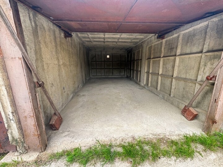 Murovaná garáž na predaj v Starom Meste, 18 m²