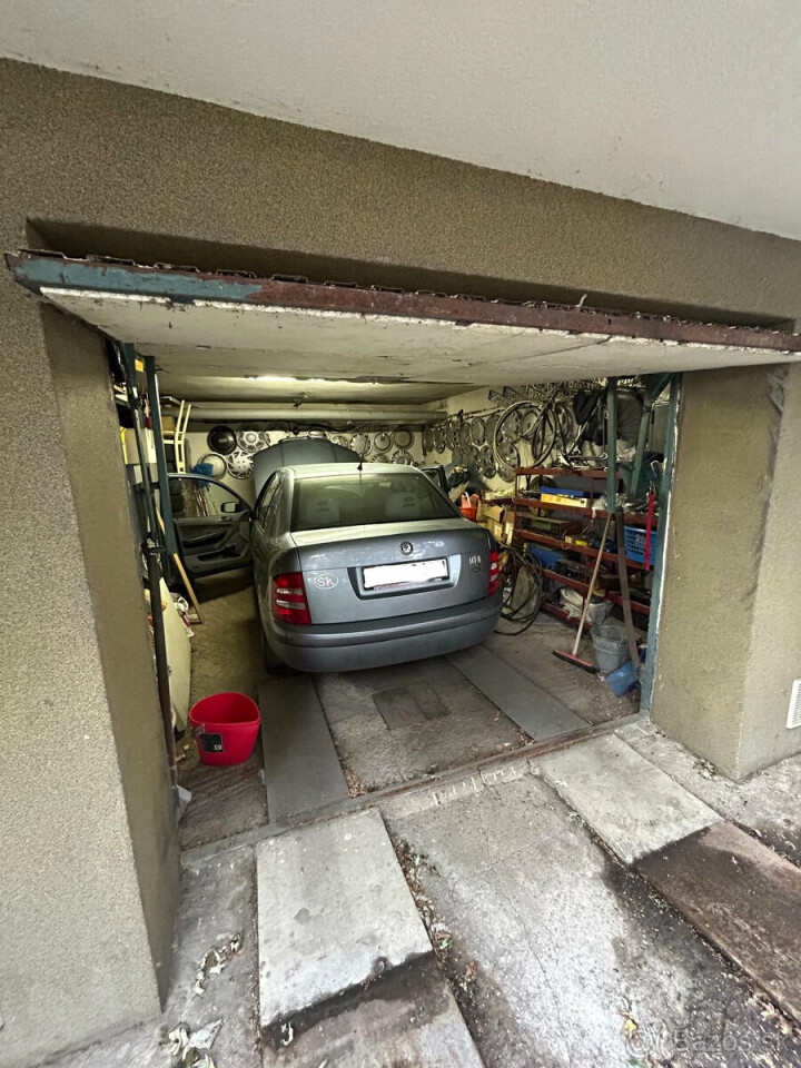 Predaj zateplenej garáže s elektrinou v Rači