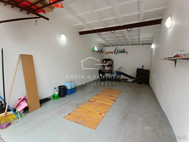 Murovaná garáž s montážnou jamou na predaj v Komárne