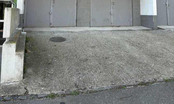 Predaj vykurovanej garáže na Donnerovej ulici v Karlovej Vsi