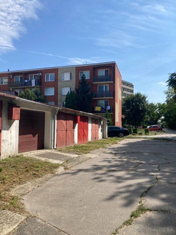 Dlhodobý prenájom garáže s montážnou jamou na Zimnej ulici, Komárno