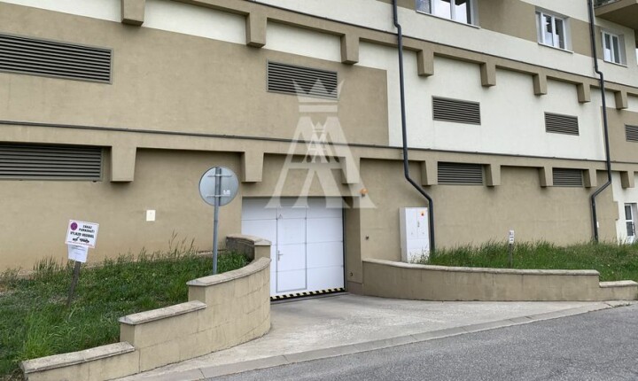 Predaj priestranného parkovacieho miesta v garážovom dome na Svätej rodiny, Košice