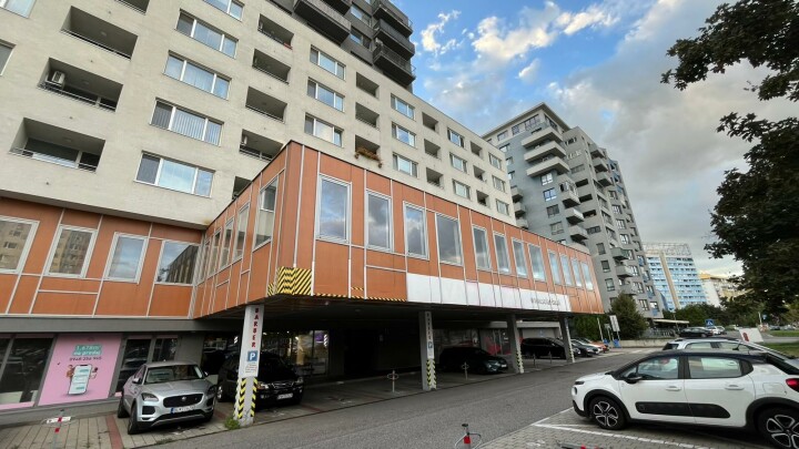 Krytý parkovací box- dlhodobý prenájom