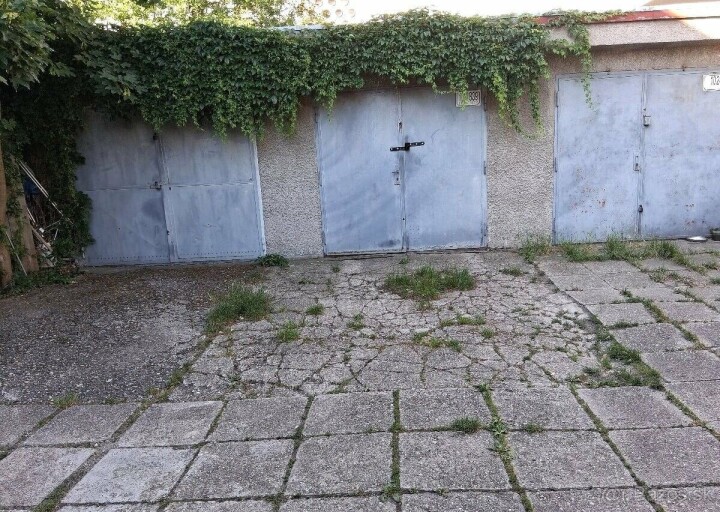 Na predaj garáž s pozemkom v Bratislave - Nové Mesto