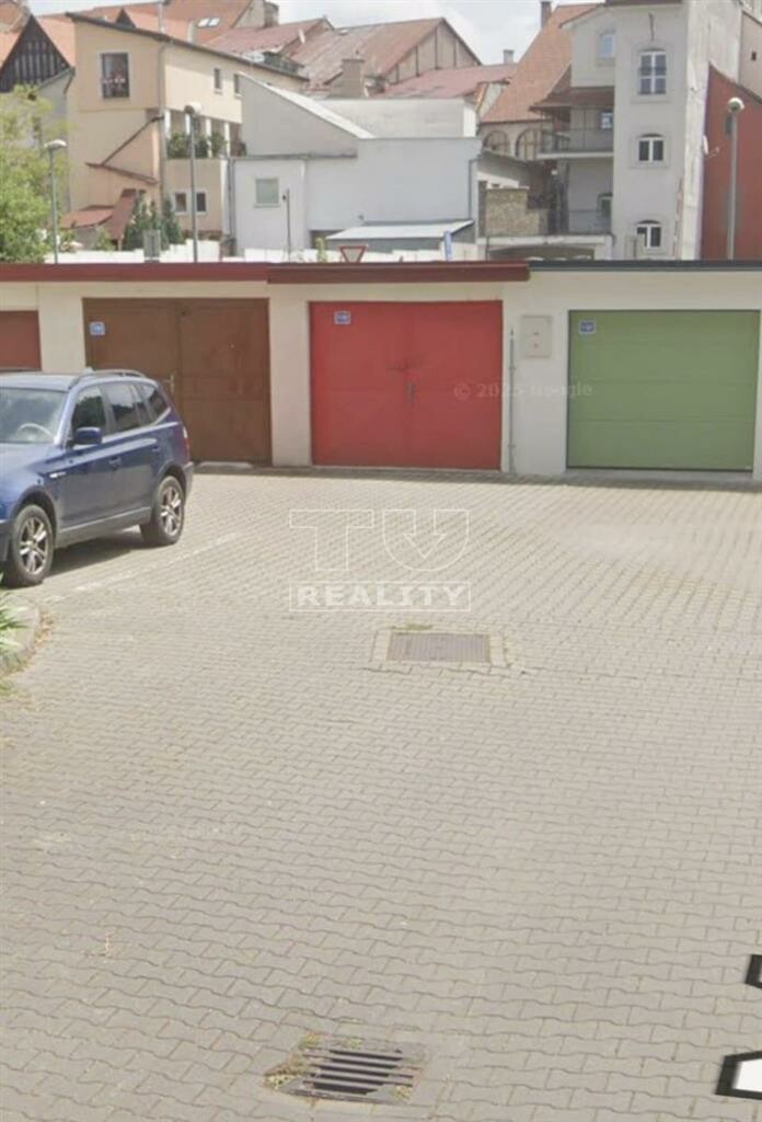 Prenájom garáže s elektrinou v centre Banskej Bystrice - Fortnička