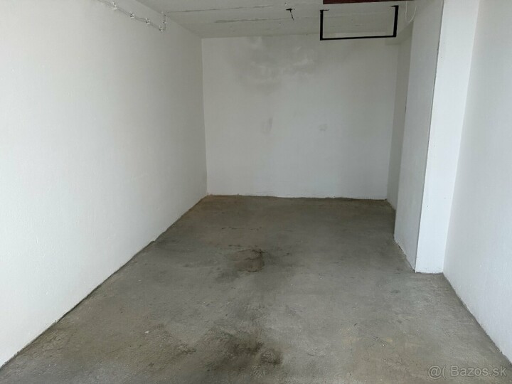 Garáž na prenájom s elektrinou v Banskej Bystrici