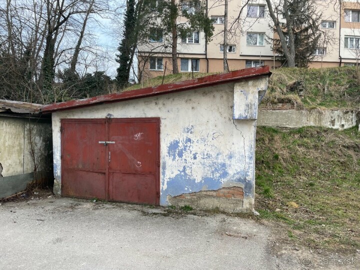 Na predaj garáž v pôvodnom stave s pozemkom