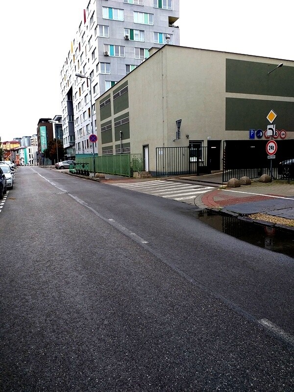 Prenájom vnútorného parkovacieho miesta na Mraziarenskej ulici, BA 2