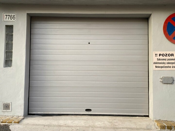 Veľká garáž na prenájom v Starom meste s montážnou jamou