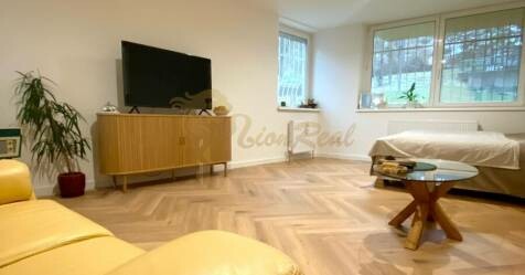 Garáž na predaj v garážovom dome na Eisnerovej ulici, Devínska Nová Ves