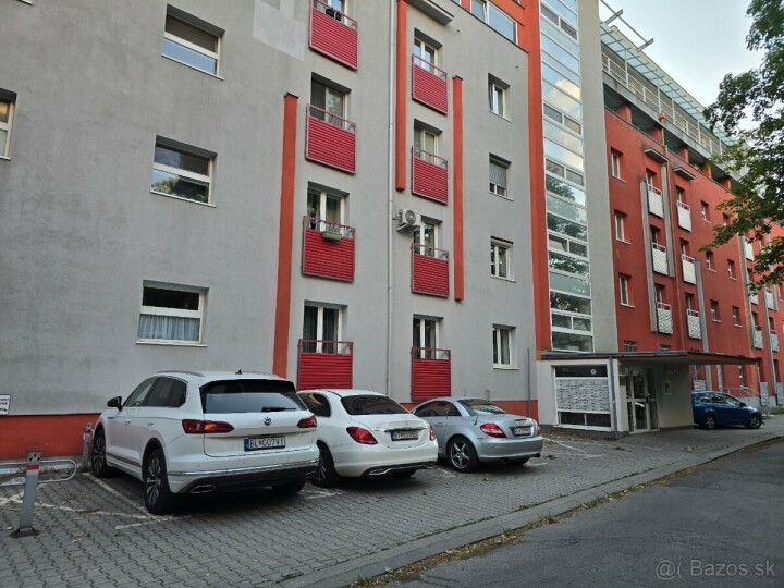 Prenájom parkovacieho miesta v Ružinove blízko Dulovho námestia