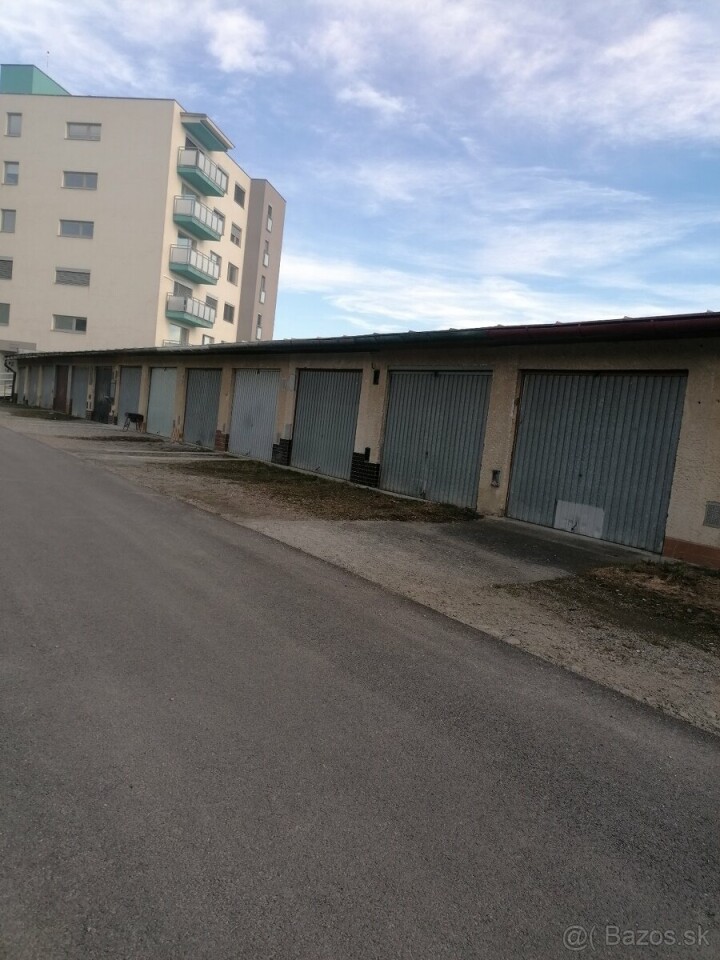 Na predaj skolaudovaná garáž na brehoch