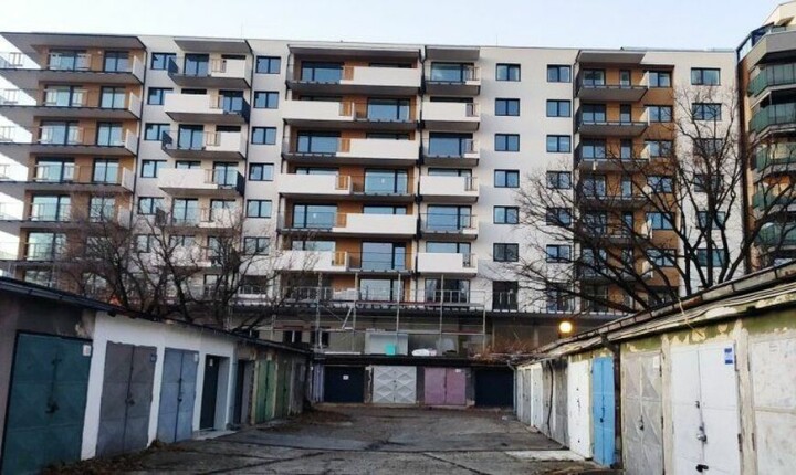Predaj garáže s pozemkom na Teslovej ulici v Ružinove