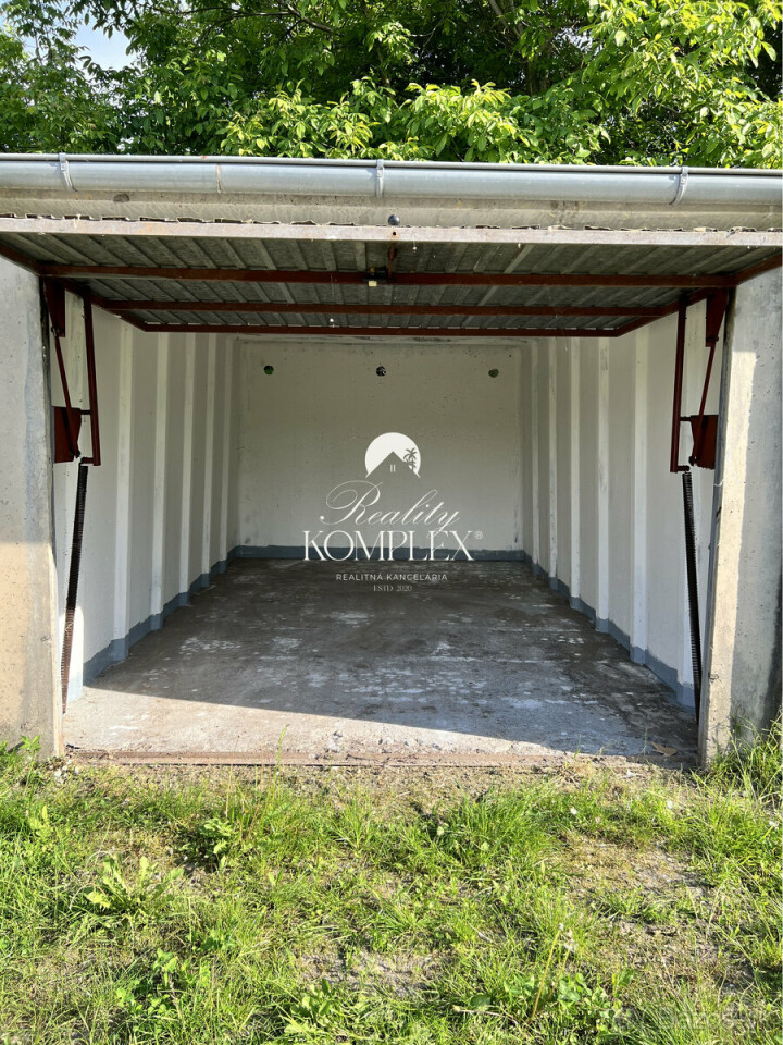 Na predaj garáž v Komárne na Selyeho ulici, 18 m²