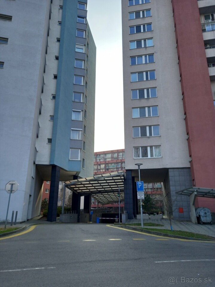 Prenájom parkovacieho miesta v podzemnej garáži Koloseo na Tomášikovej ulici
