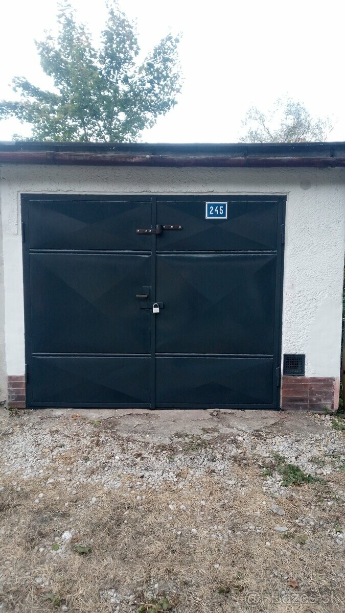 Prenájom garáže s novou strechou a zamkami