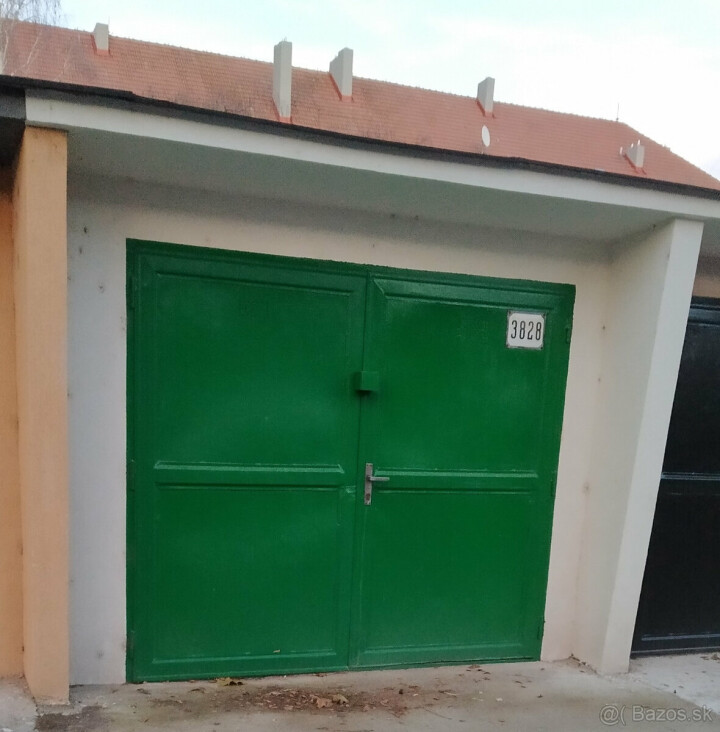 Na predaj murovaná garáž v Seredi blízko centra