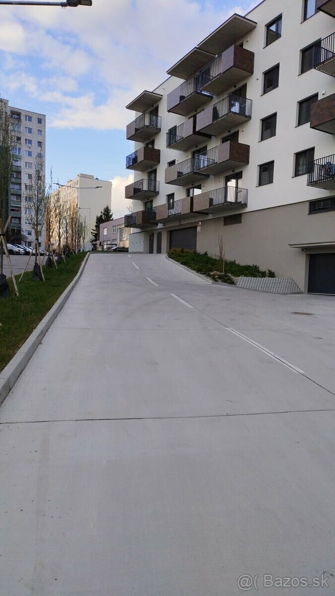 Prenájom krytého parkovacieho miesta v Považskej Bystrici