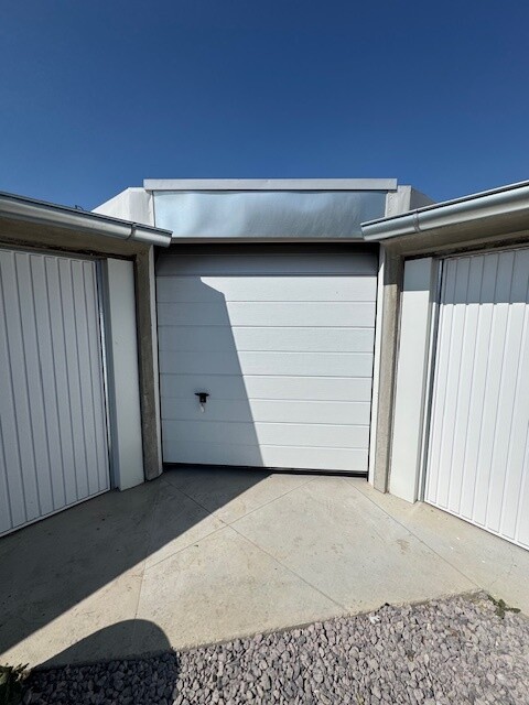 Prenájom priestrannej atypickej garáže v Sereďi