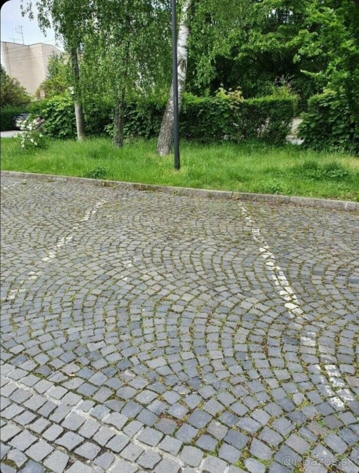 Prenájom parkovacieho miesta v historickom centre Záhoria