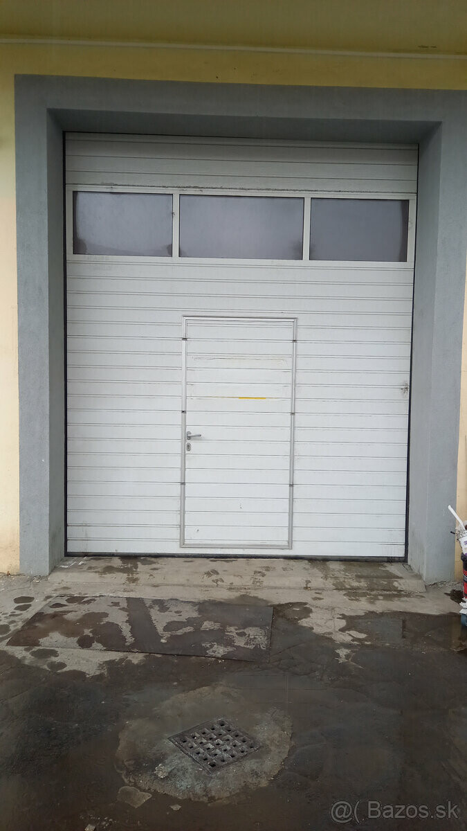 Prenájom garáže s elektrinou pri Koruna Market