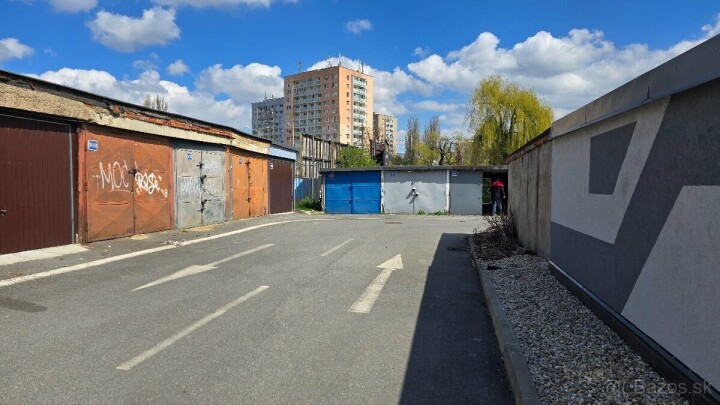 Na predaj radová garáž s elektrinou na ulici Bocatiova, Košice