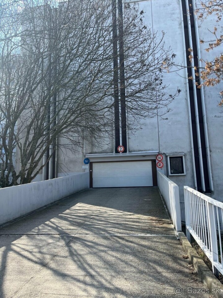 Prenájom garáže v garážovom dome na Medveďovej 1, Petržalka