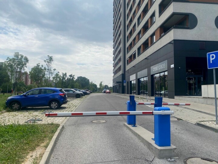 Predaj dvoch vonkajších parkovacích miest v novostavbe Fuxova