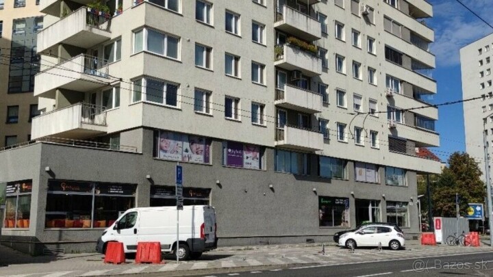 Parkovacie státie na predaj na rohu Miletičovej a Košickej