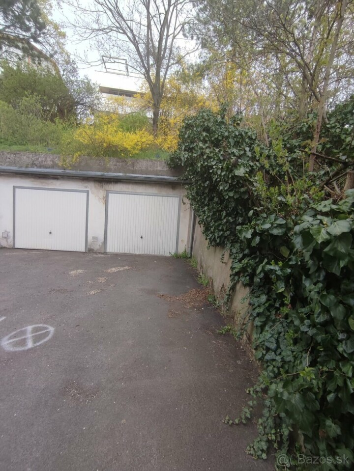 Na predaj murovaná garáž na Royovej ulici, Kramáre, Bratislava