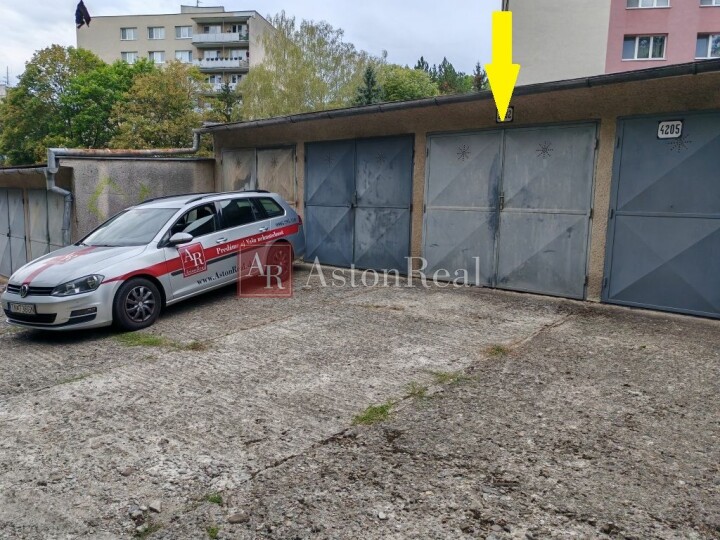 Predaj murovaná garáž 17m2 na Partizánskej ulici v Trenčíne