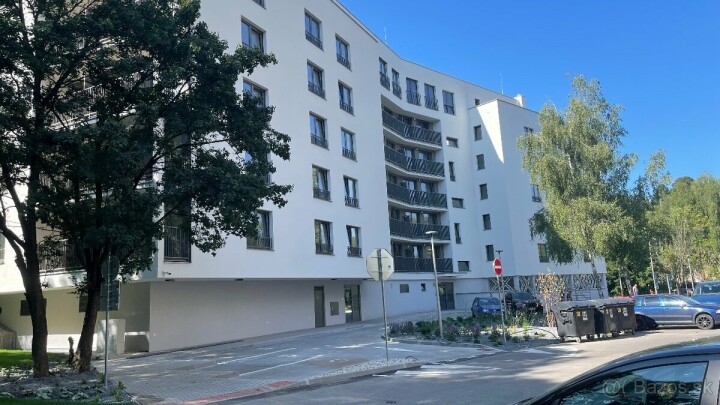 Prenájom vonkajšieho parkovacieho miesta v Banskej Bystrici