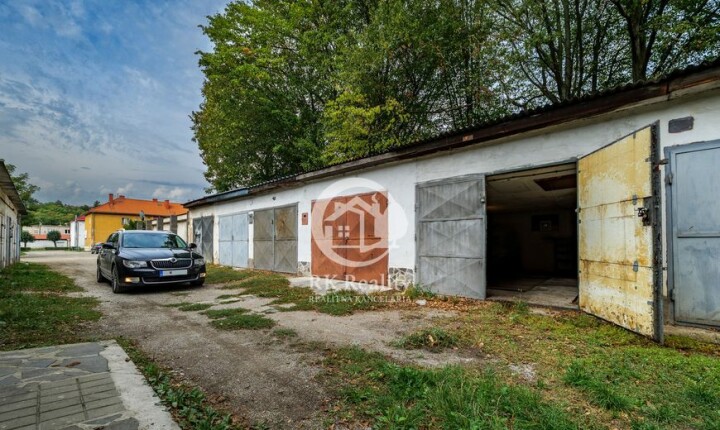 Garáž 19 m² s montážnou jamou a elektrinou na predaj v Moldave n/B