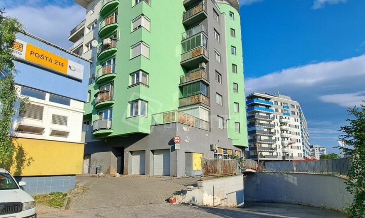 Predaj podzemnej garáže s elektrinou na Kazanskej 52, 54