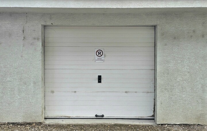 Moderná garáž na predaj v Seredi s elektrinou, ul. Cukrovarská