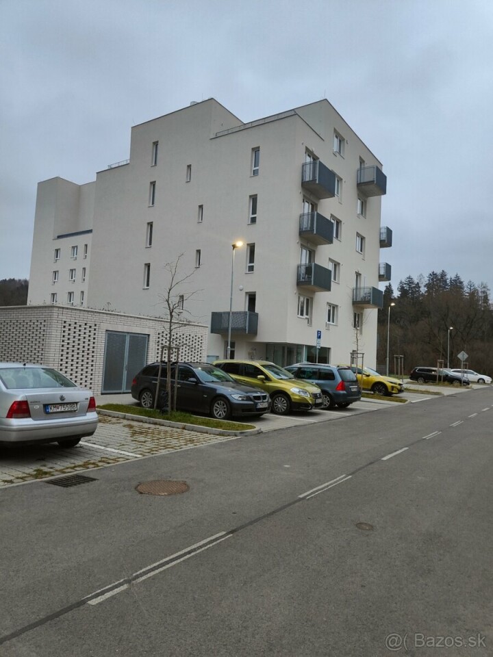Parkovacie miesto Kamence - KNM