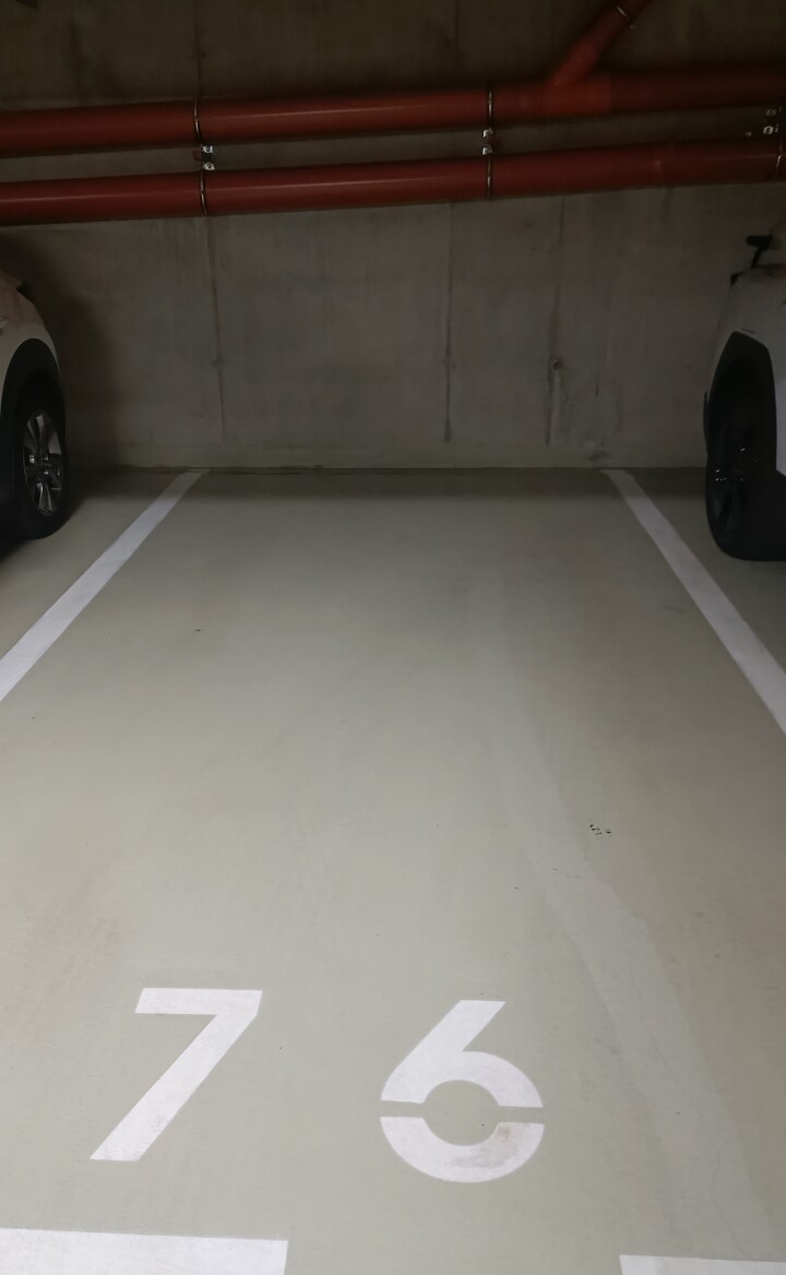 Parkovacie miesto v garazi