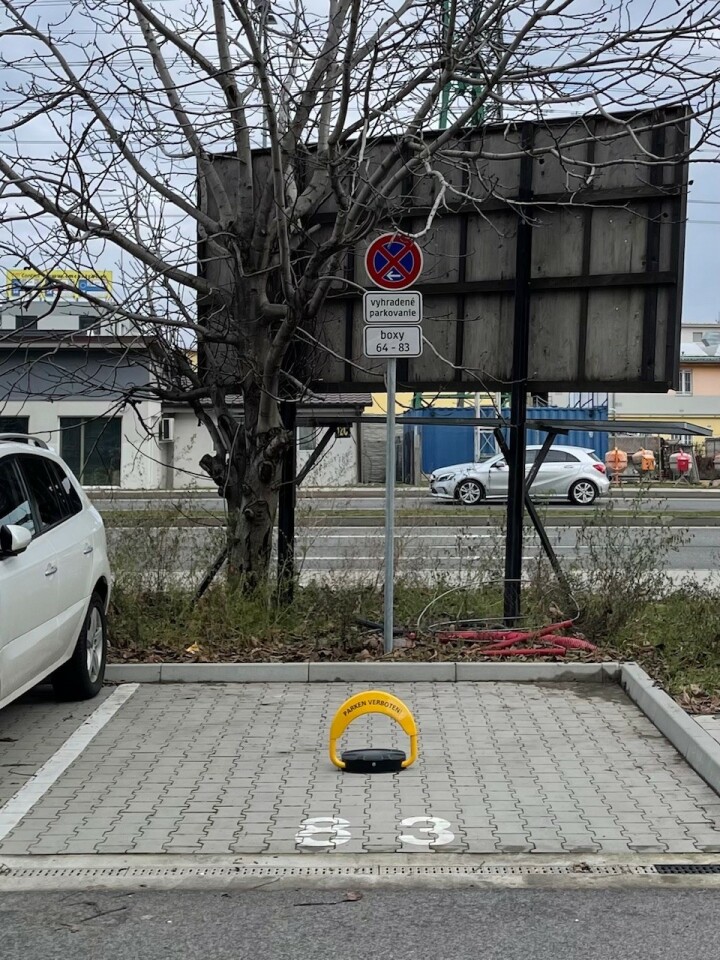 Parkovacie miesto vonkajšie, Galvániho, BA
