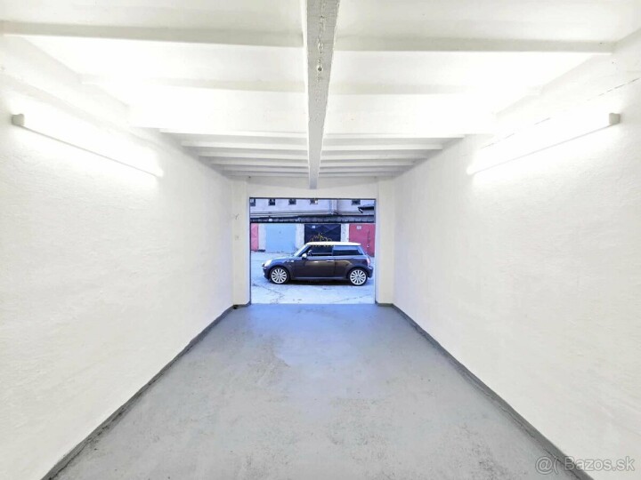 Veľmi pekná garáž s el. / TOP stav /Jakobyho / CENTRUM