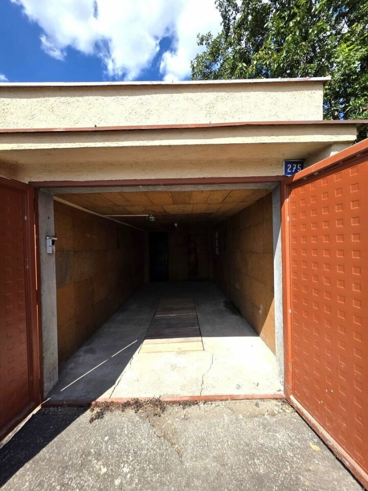 Prenájom garáže s montážnou jamou 19 m2 v Nitre - Chrenová