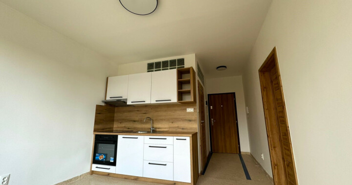 Prenájom kompletne prerobenej garáže s elektrinou v Nových Zámkoch