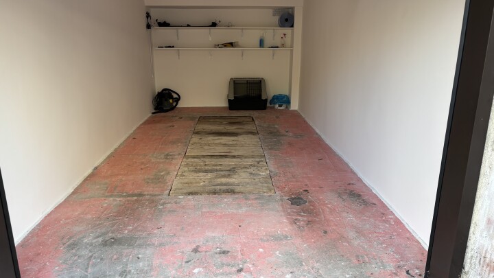 Prenajmem garáž na Hanulovej ulici v Dúbravke.