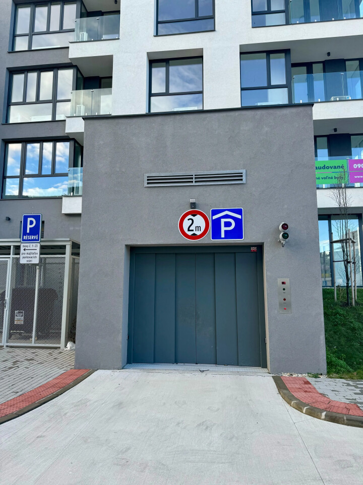 PRENÁJOM garážové státie Petržalka, Gogoľova 1, bezpečné proti krádeži