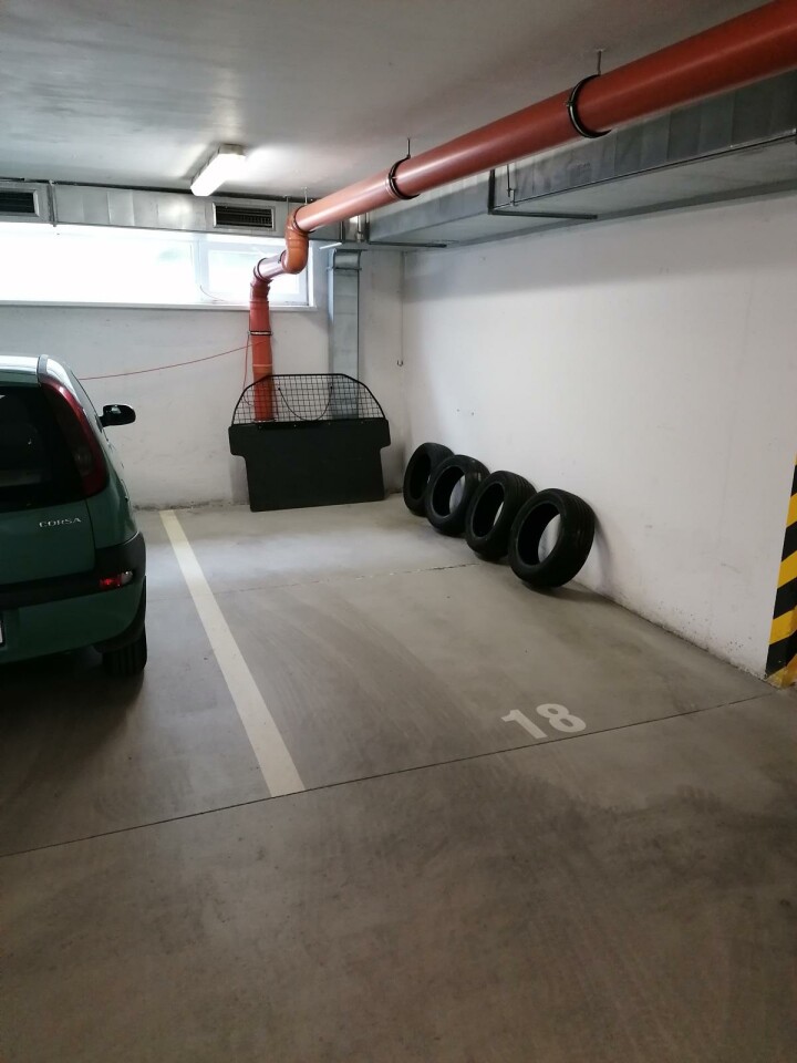Prenájom garážového parkovacieho miesta – Botanická, Nitra (Chrenová)