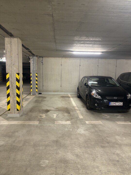 Prenajom garažoveho parkovacieho miesta, Dubravka