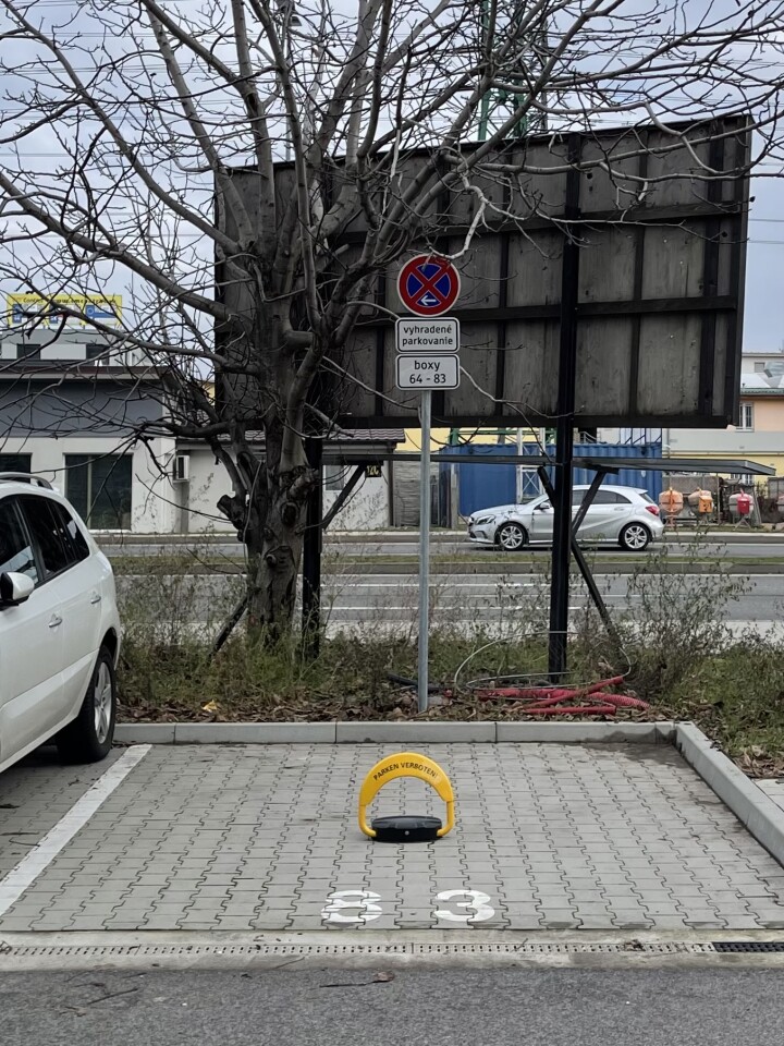 Prenájom parkoacieho státia